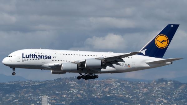 Самолёт Lufthansa совершил экстренную посадку из-за застрявшего в пассажирском кресле iPad