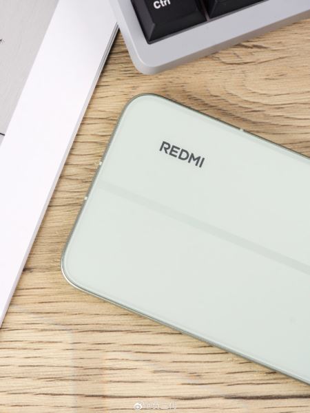 Redmi Turbo 4 Pro во всех цветах уже красуется на студийных фото
