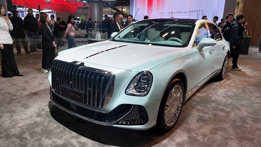 Назван срок появления в России люксового седана Hongqi
