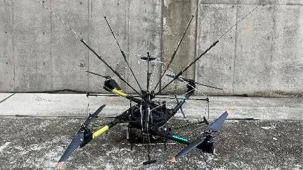 Японцы создают первую в мире систему дронов-громоотводов