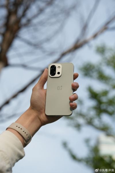 OnePlus 15 создают похожим на iPhone: первые секреты