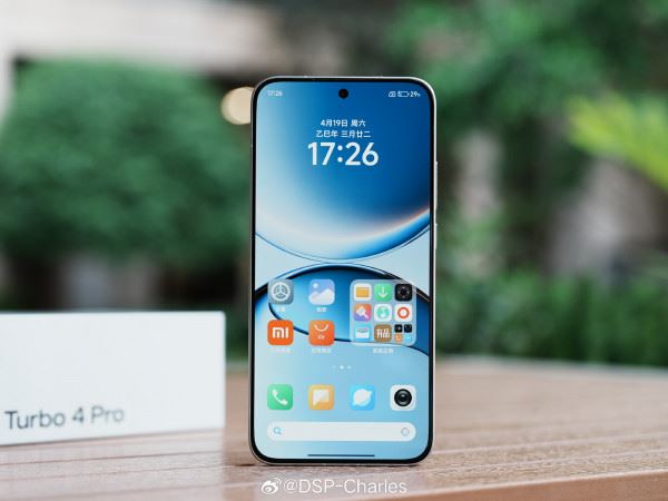 Redmi Turbo 4 Pro во всех цветах уже красуется на студийных фото