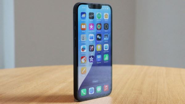 iPhone 16e помог Apple приблизиться к Samsung по продажам в марте