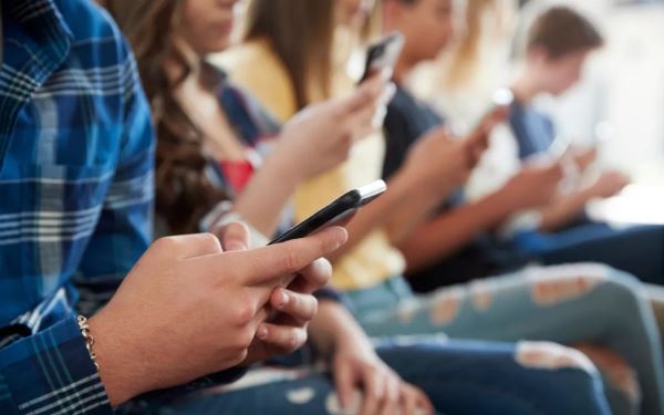 Законодатели Нью-Йорка вводят запрет на использование смартфонов и планшетов в школах &laquo;от звонка до звонка&raquo;